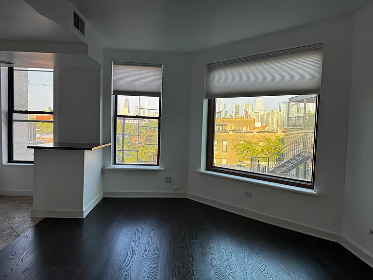 607 N Noble St #4 — Photo 8