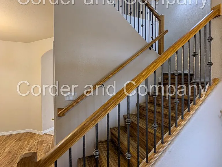 8827 Hampton Ave NE — Photo 15