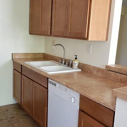 3rd image of 3828 N 32nd St Unit 221