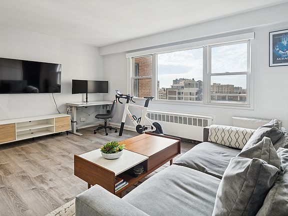 5th image of 2909 N Sheridan Rd APT 1001