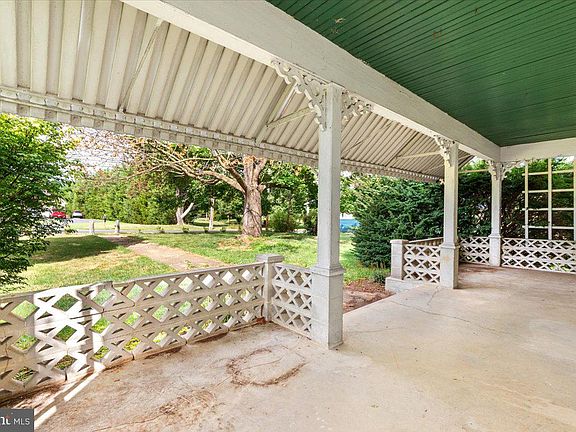 5th image of 2094 Oranda Rd