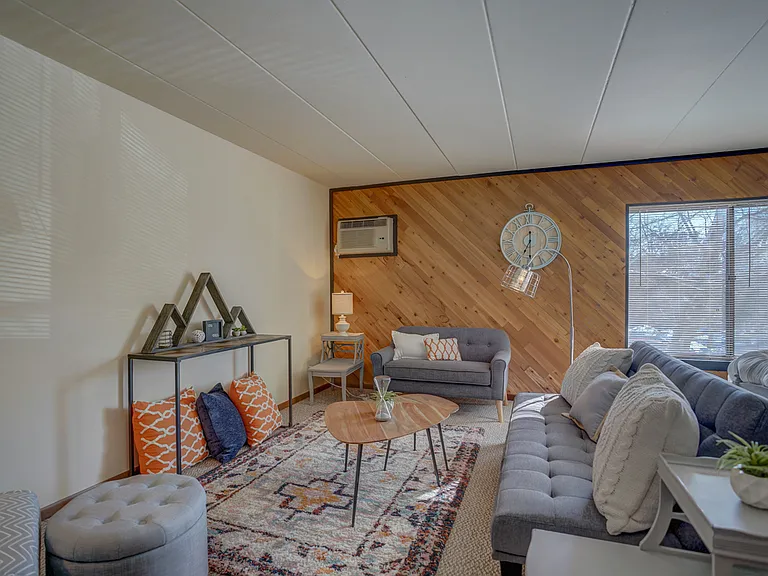 Inez Apartments — Photo 15