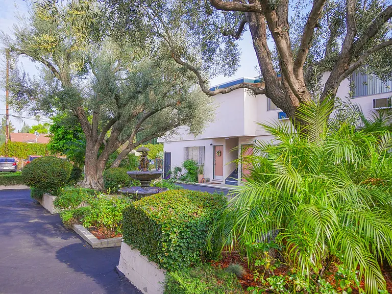 6944-6954 Coldwater Canyon Ave — Photo 11
