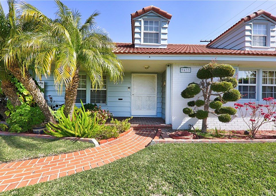 1st image of 9433 Dacosta St