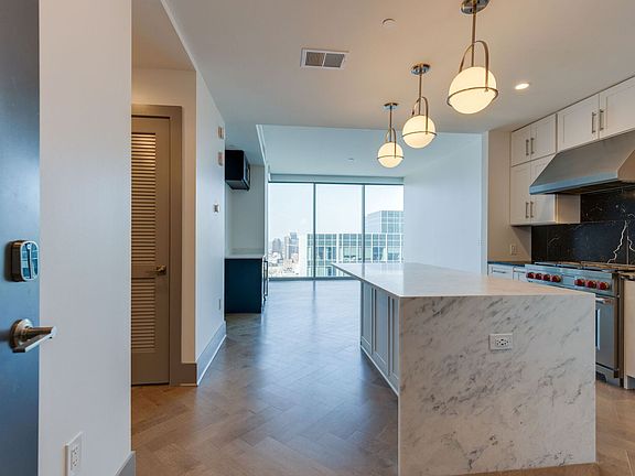 3rd image of 1616 W End Ave #2803