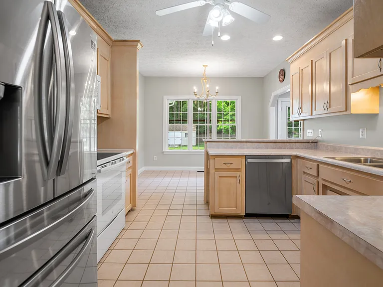 619 Greyshire Dr — Photo 13