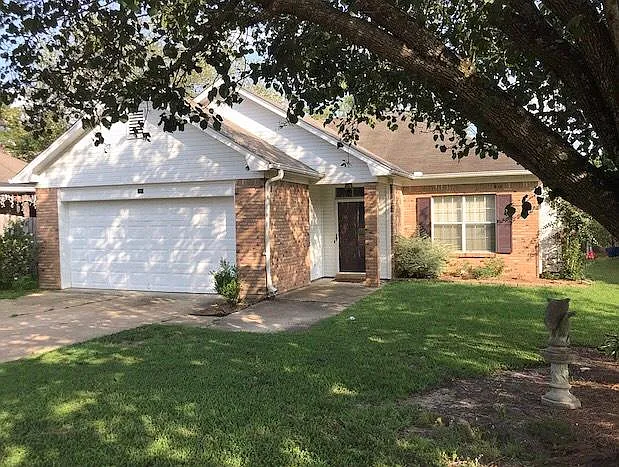 3 bed, 1375 sqft, $1,850 — Photo 2