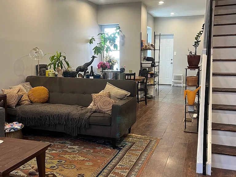 3156 Livingston St — Photo 2