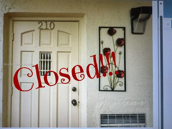 9800 N Hollybrook Lake Dr APT 210, Pembroke Pines, FL 33025