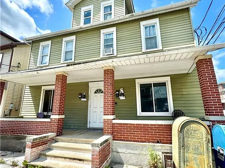 1690 Newport Ave — Photo 1