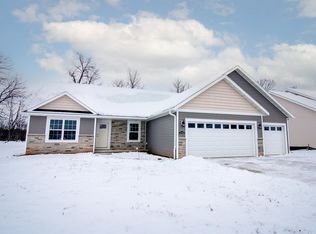 2016 Louie Ln, Neenah, WI 54956