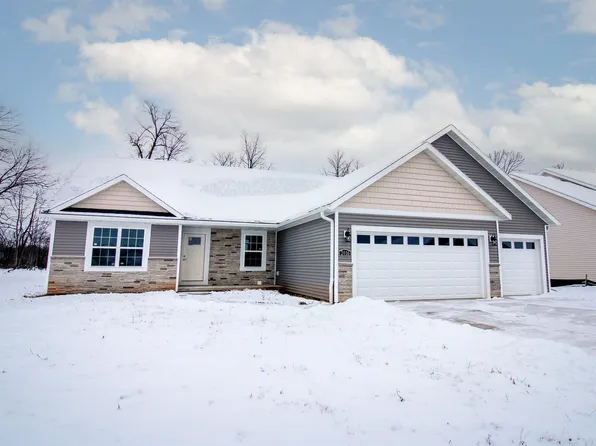 2016 Louie Ln, Neenah, WI 54956