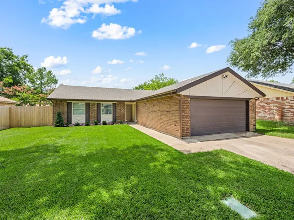 7529 Evergreen Dr, Watauga, TX 76148