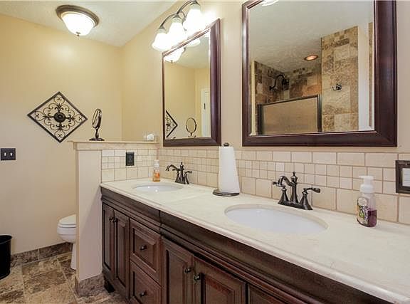 3rd image of 3021 Chapel Hills Dr