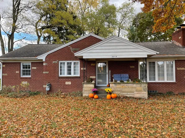 2214 Knapp St NE, Grand Rapids, MI 49505