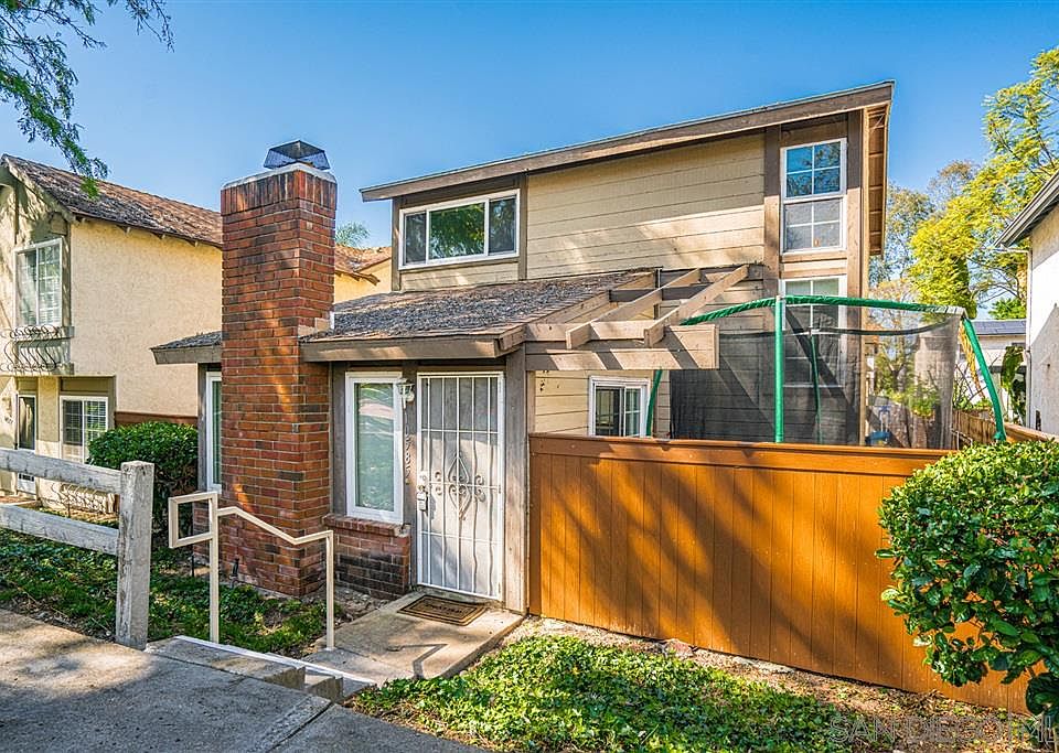 2nd image of 10585 Esmeraldas Dr