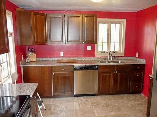 2nd image of 70 Victoria Cir