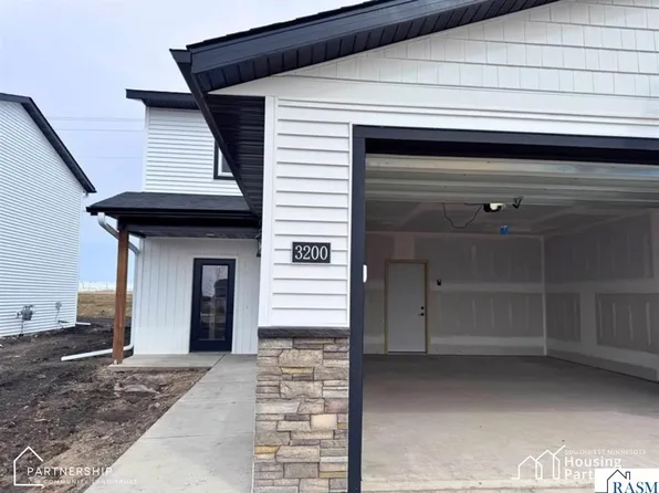 3200 Scotch Ln, Mankato, MN 56001