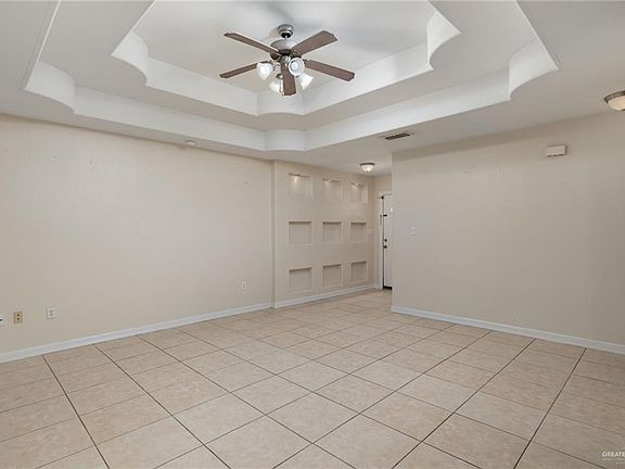 2nd image of 1000 W La Quinta Dr