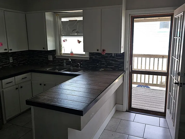 5208 Bernardo De Galvez — Photo 11