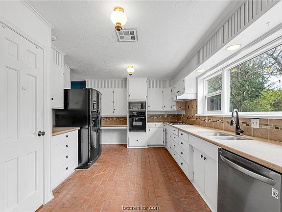 4th image of 1203 Merry Oaks Dr
