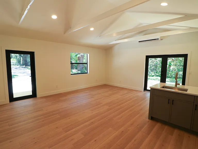 2101 Riverland Rd — Photo 2
