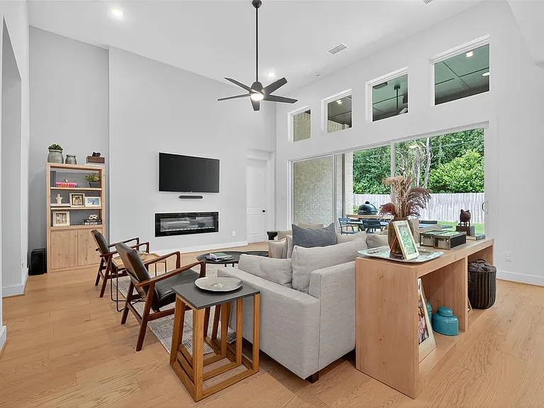 9722 Dani Lake Dr — Photo 12
