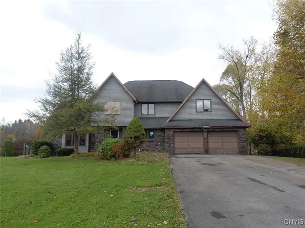 3178 Olive Dr, Baldwinsville, NY 13027