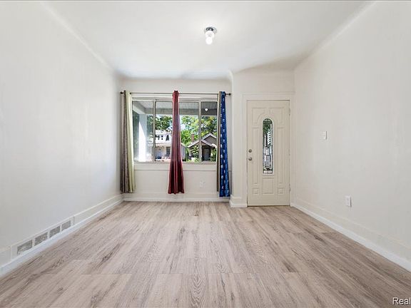 5th image of 17196 Shields St