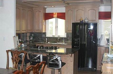5th image of 140 Corona Ave
