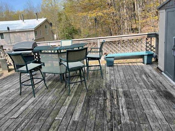 3rd image of 832 Grandview Lodge Road
