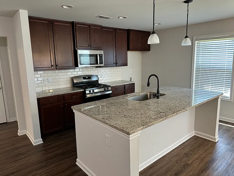 212 Hydra Cir — Photo 10