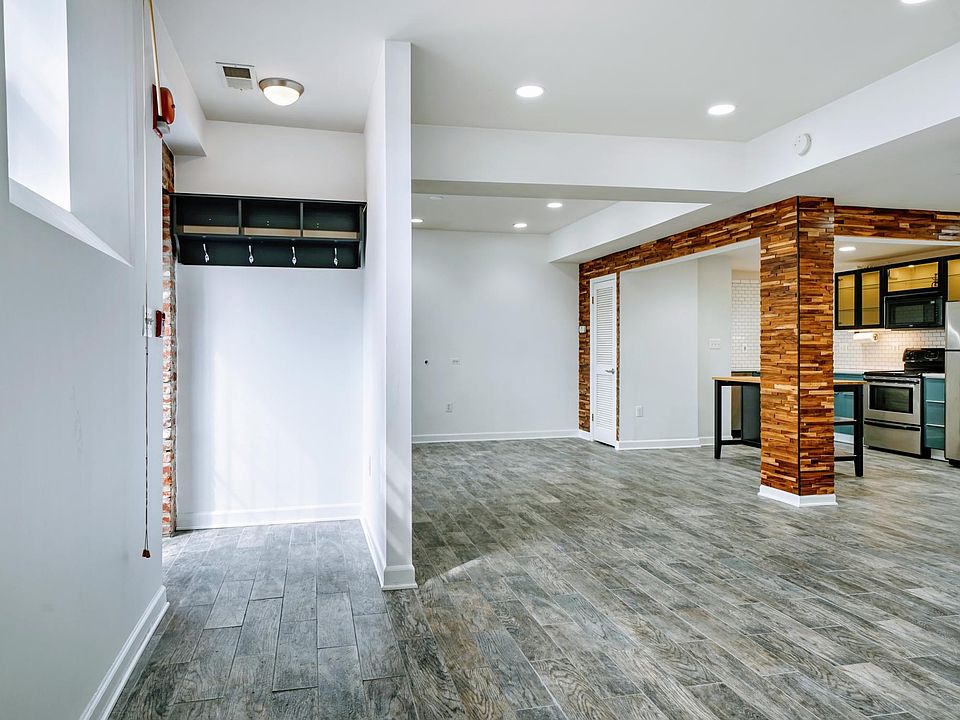 Main Entrance / Foyer