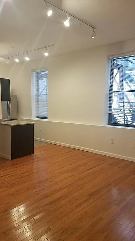 Studio, 550 sqft, $2,700 — Photo 2