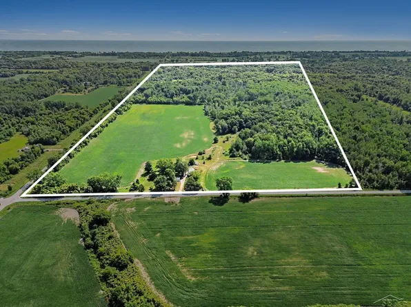4944 N Elevator Rd, Pinconning, MI 48650
