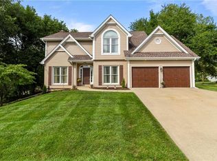 1204 N Woodridge Ln, Liberty, MO 64068