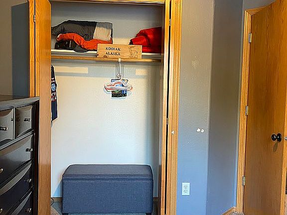 Upper bed closet 