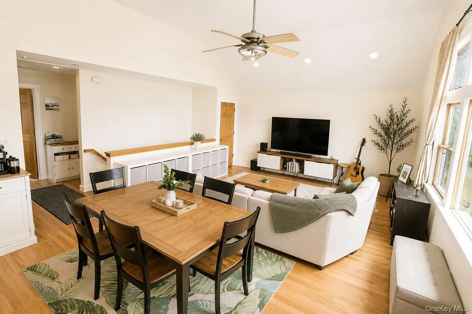 2 bed, 1.0 bath, 2128 sqft, $3,200 — Photo 1