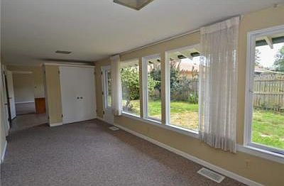 5th image of 103 S Ironwood Dr