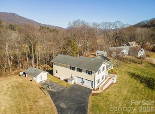70 Midnight Ln, Waynesville, NC 28786