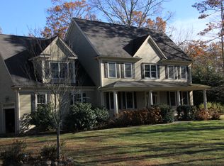 73 Sycamore Ln, Saunderstown, RI 02874