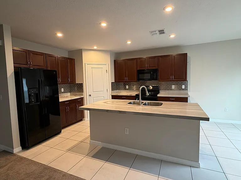 564 Meadow Bend Dr — Photo 19