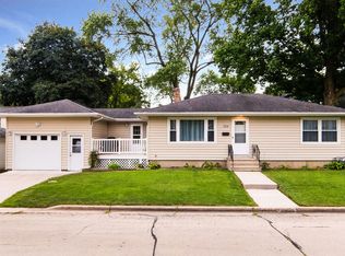 1014 Davy St, Dekalb, IL 60115