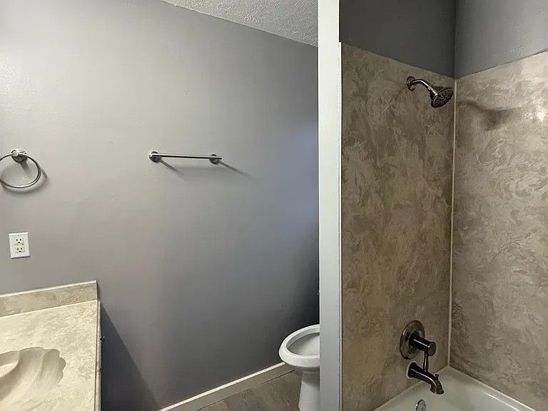 1019 Western Springs Dr — Photo 12