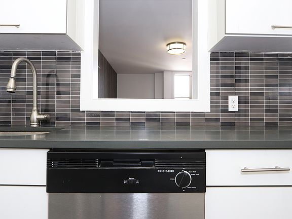 5th image of 490 Ocean Pkwy #58