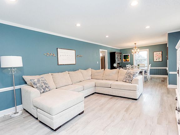 3rd image of 1105 Robin Hill Rd NW