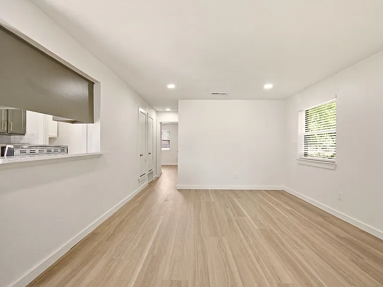908 Isbell Rd #B — Photo 8