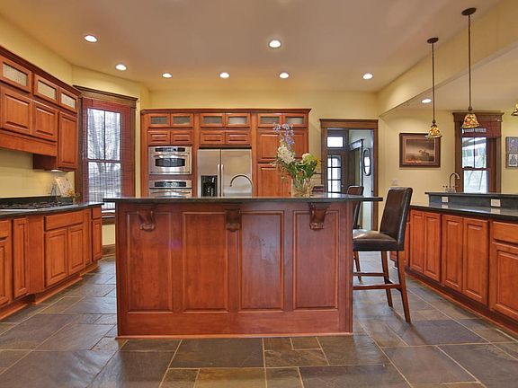 4th image of 2108 Kenilworth Pl