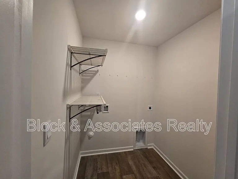 310 Beresford Way — Photo 23