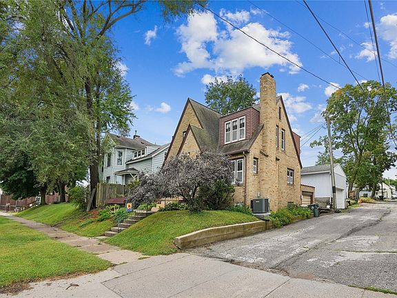 3rd image of 608 Iowa Ave